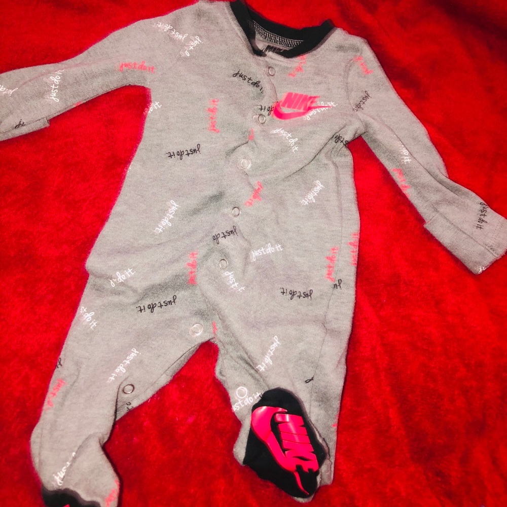 NIKE NEWBORN BABY